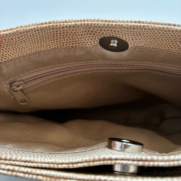 NWT Kim Rogers Cream Magnetic Closure Purse - Picture 10 of 16